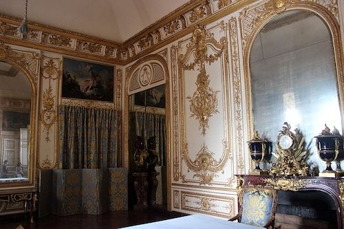 Gouverner à proximité du roi