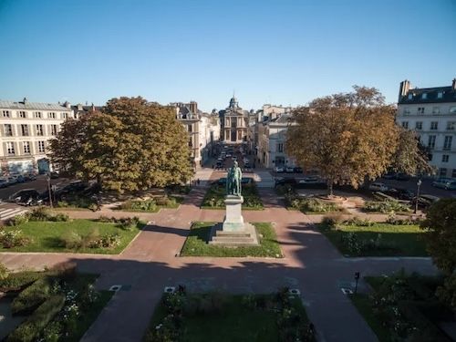 La ville au service de la cour