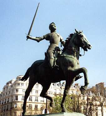 Statue de Jeanne d'Arc, Place des Augustins
